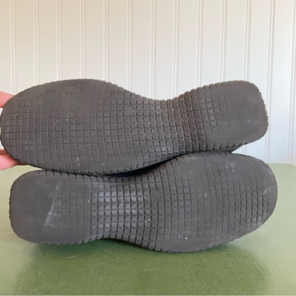 La Canadienne Waterproof Side Zip Boots in Brown Suede *Canada* - Picture 6 of 10